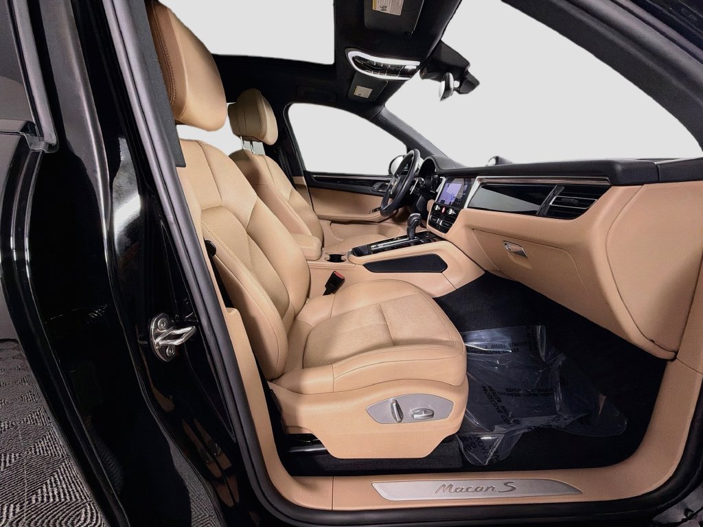 Used 2023 Porsche Macan S AWD/4WD image 30