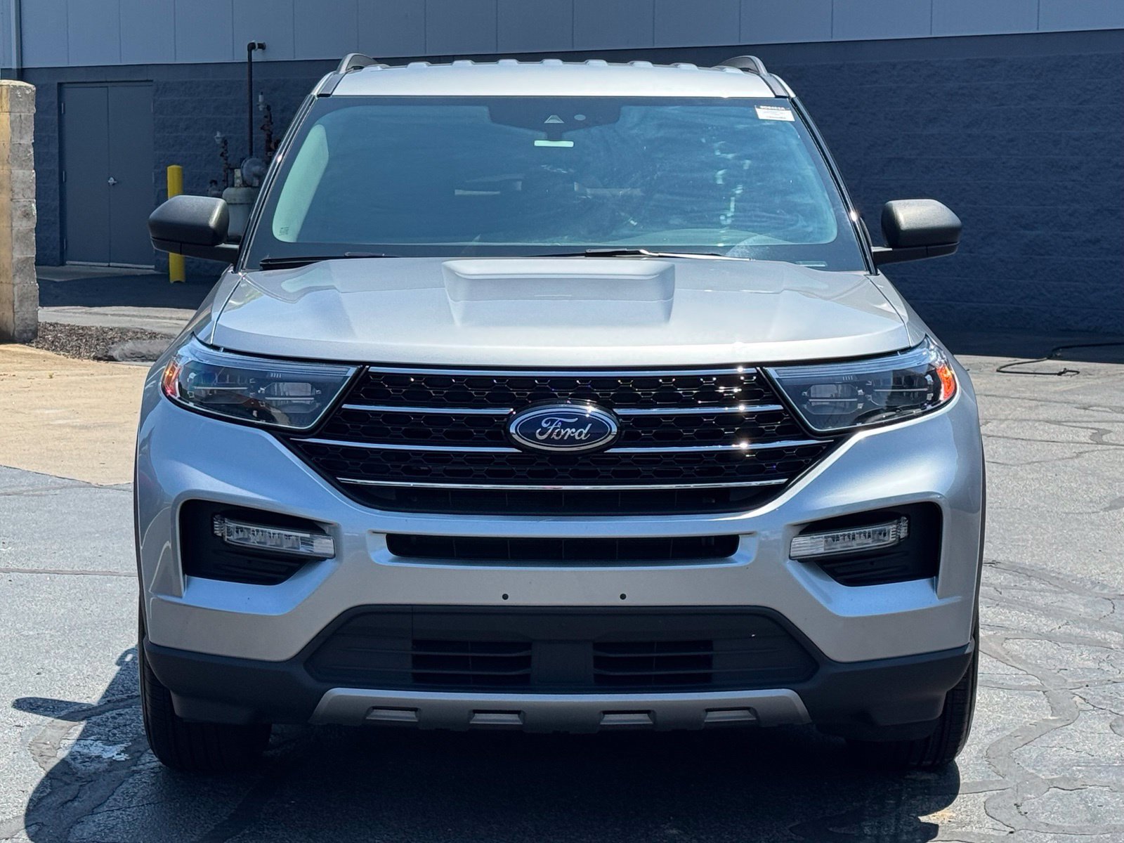 Used 2020 Ford Explorer XLT w/ Equipment Group 202A AWD/4WD image 12