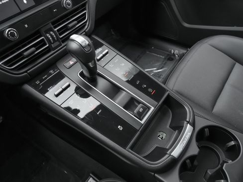Used 2022 Porsche Macan Base image 22