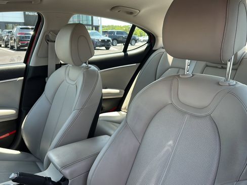 Used 2019 Genesis G70 2.0T Sport RWD image 14