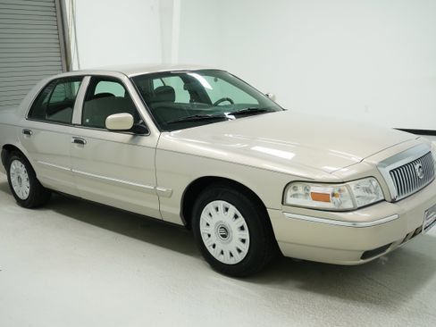 Used 2008 Mercury Grand Marquis GS image 3