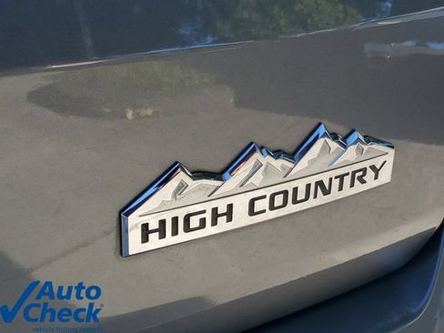 Used 2021 Chevrolet Traverse High Country FWD image 9