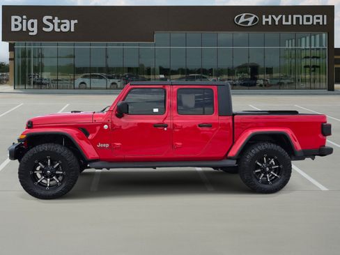 Used 2020 Jeep Gladiator Overland AWD/4WD image 2