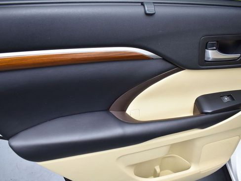 Used 2018 Toyota Highlander Limited image 25