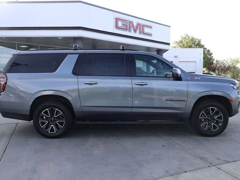 Used 2022 Chevrolet Suburban Z71 w/ Luxury Package AWD/4WD image 7