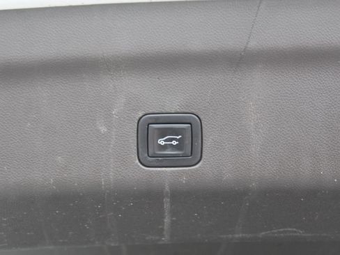 Used 2022 Chevrolet Tahoe LT w/ Luxury Package AWD/4WD image 8