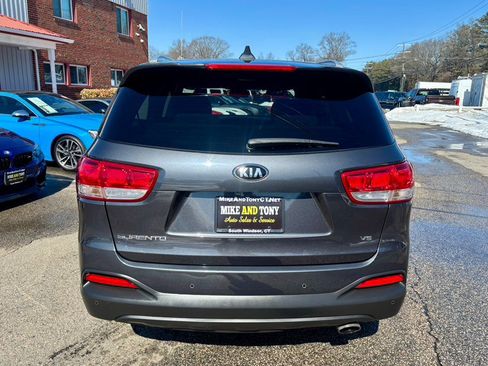 Used 2018 Kia Sorento LX w/ LX V6 Convenience Package image 7