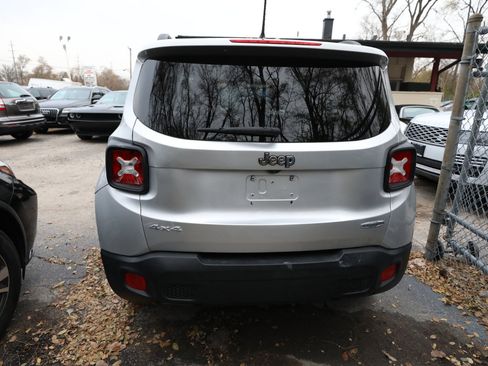 Used 2016 Jeep Renegade Latitude image 7