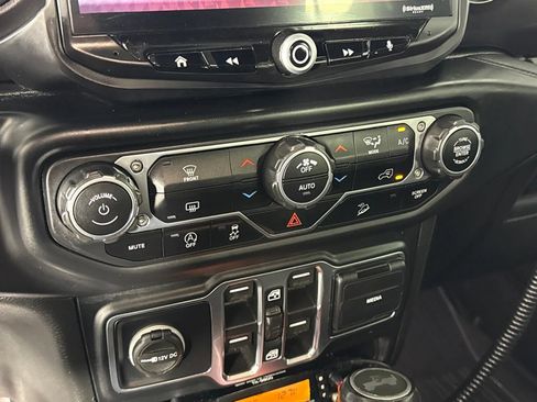 Used 2021 Jeep Wrangler Unlimited Sahara AWD/4WD image 24