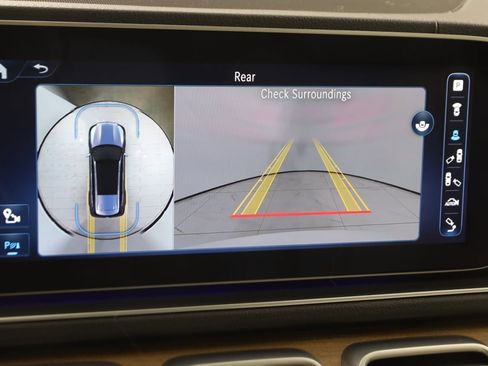 Used 2024 Mercedes-Benz GLS 580 4MATIC image 11