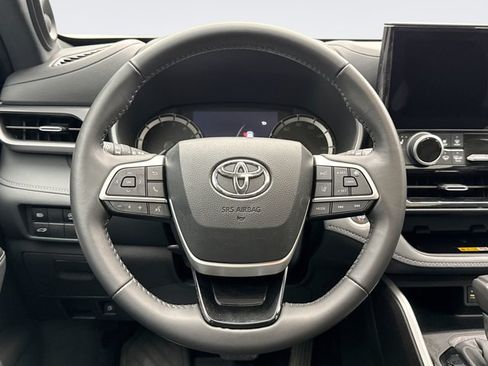 Used 2024 Toyota Highlander XSE AWD/4WD image 12