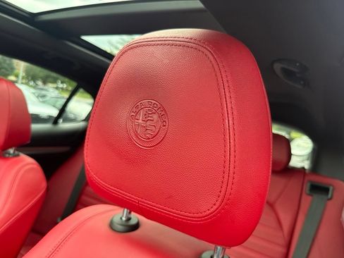 Used 2023 Alfa Romeo Stelvio Veloce AWD/4WD image 33