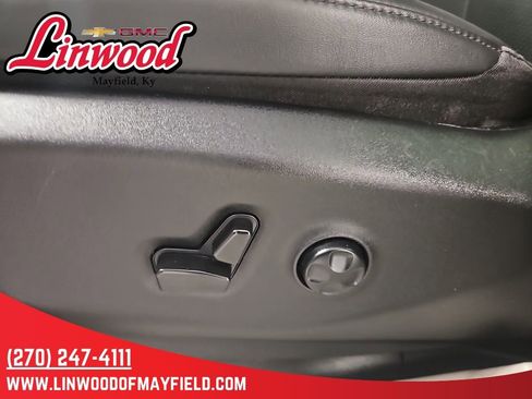 Used 2024 Chrysler Pacifica Touring-L image 17