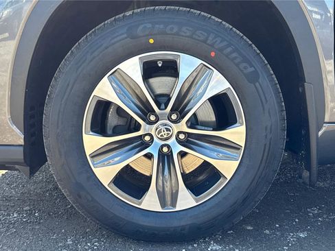 Used 2022 Toyota Highlander XLE image 25