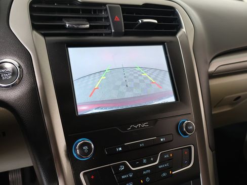 Used 2019 Ford Fusion SE FWD image 6