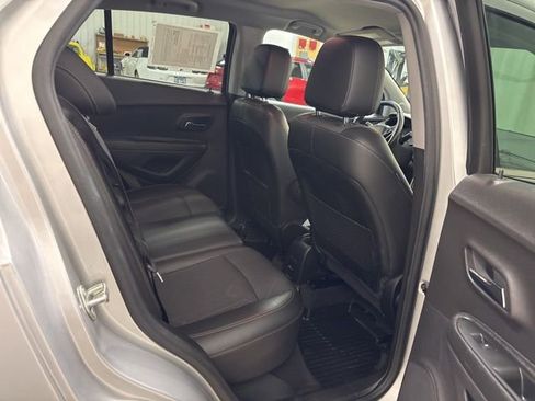 Used 2019 Chevrolet Trax LT w/ LT Convenience Package image 16