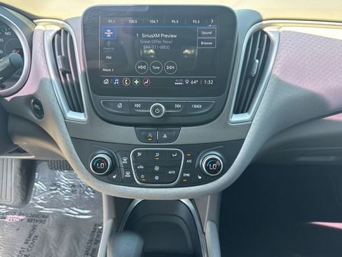 Used 2022 Chevrolet Malibu LT image 28