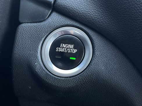 Used 2021 Chevrolet Equinox LT image 12