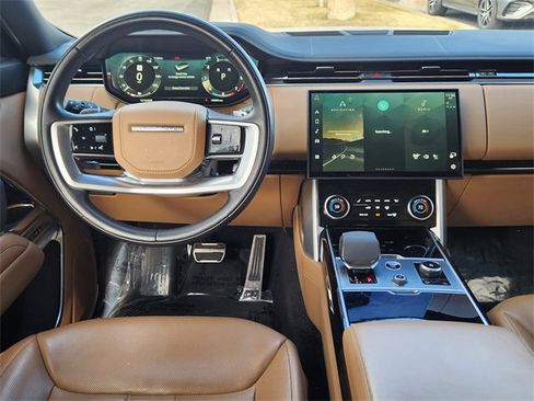 Used 2023 Land Rover Range Rover Long Wheelbase SE image 15
