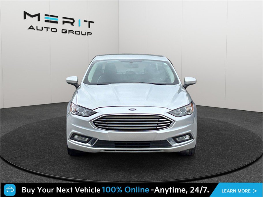 Used 2018 Ford Fusion SE w/ Equipment Group 201A FWD image 3