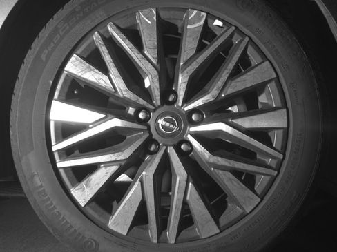 Used 2025 Nissan Altima 2.5 SV FWD image 13