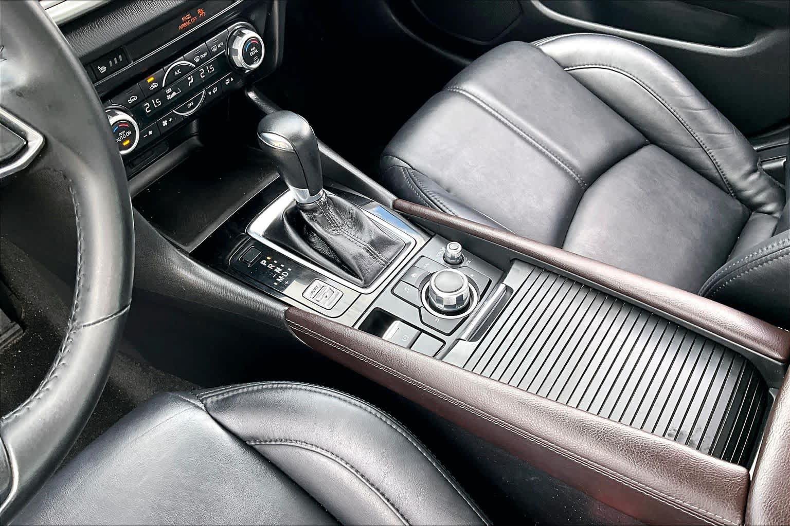 Used 2018 MAZDA MAZDA3 Touring FWD image 17