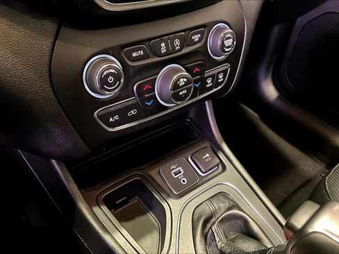 Used 2021 Jeep Cherokee Latitude Lux w/ Sun & Sound Group FWD image 16