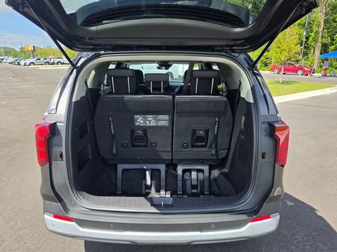 Used 2026 Kia Carnival FWD image 11