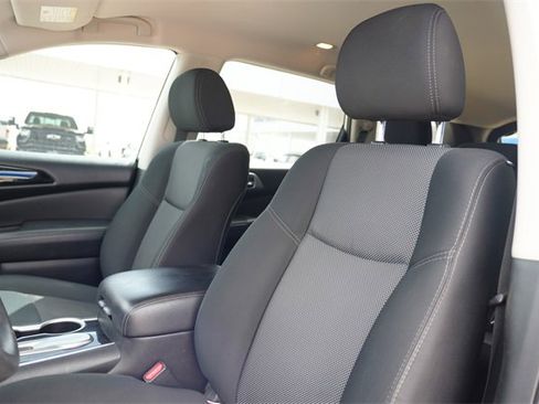 Used 2018 Nissan Pathfinder S image 14