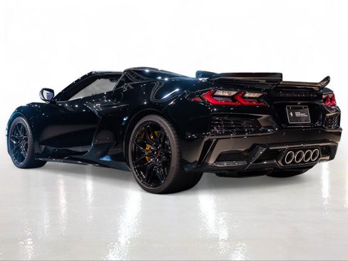 Used 2025 Chevrolet Corvette Z06 w/ Stealth Interior Trim Package RWD image 7