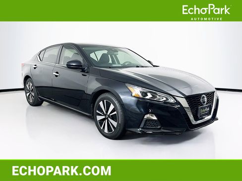 Used 2021 Nissan Altima 2.5 SV FWD image 1