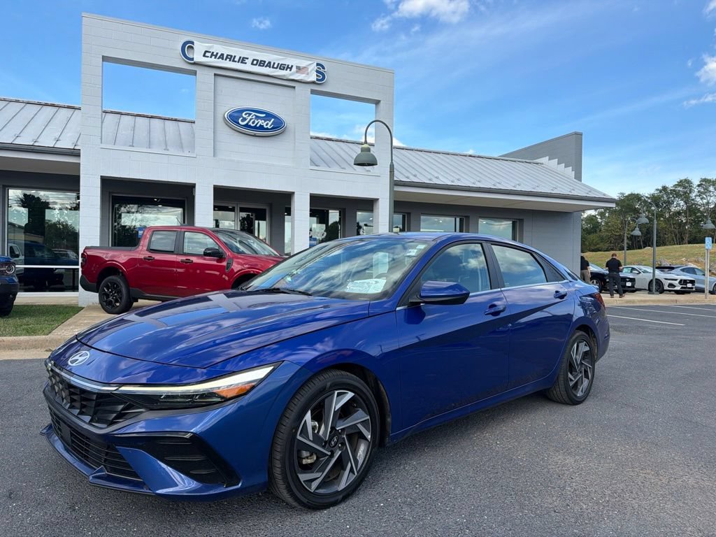 Used 2025 Hyundai Elantra SEL FWD image 1