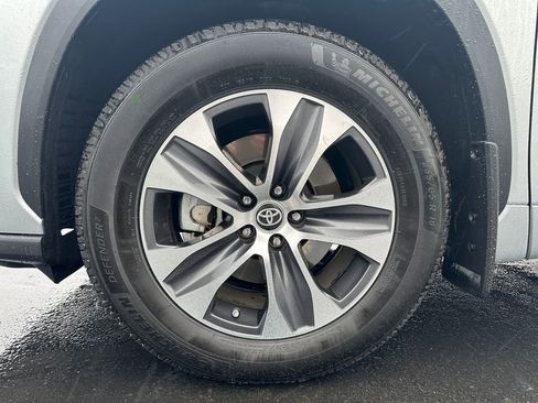 Certified 2023 Toyota Highlander XLE image 13