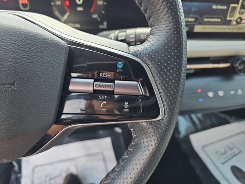 Used 2023 Nissan Ariya FWD image 18