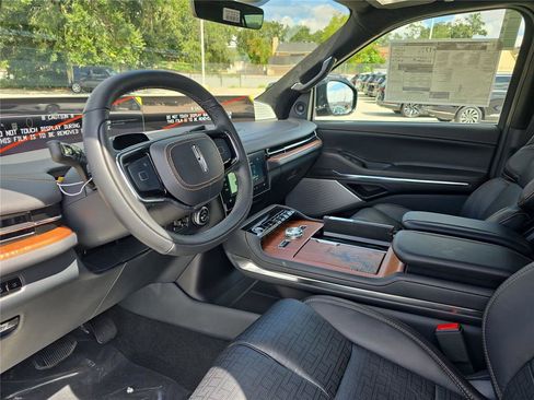 New 2025 Lincoln Navigator Black Label AWD/4WD image 18