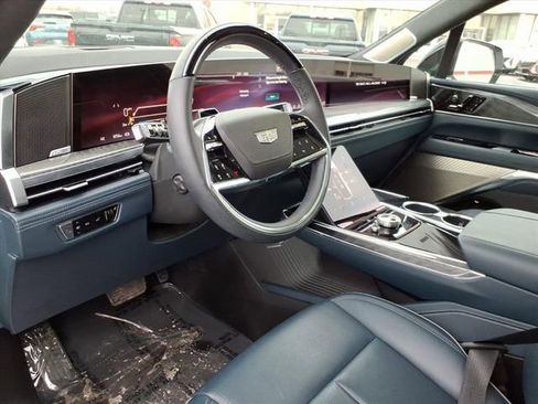 Certified 2025 Cadillac Escalade IQ Luxury 2 w/ LPO, Radiant Package image 3