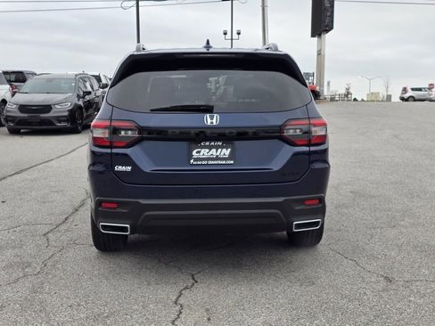 Used 2025 Honda Pilot Sport image 6