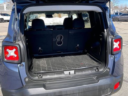 Certified 2022 Jeep Renegade Latitude w/ Convenience Group image 29