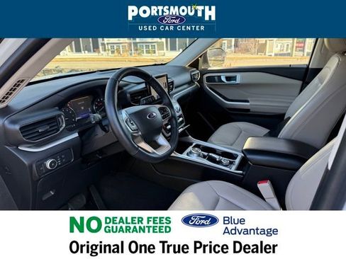 Used 2022 Ford Explorer XLT w/ Equipment Group 202A image 4