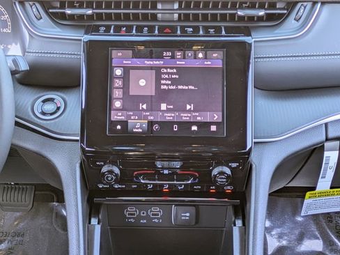 New 2025 Jeep Grand Cherokee Laredo image 18