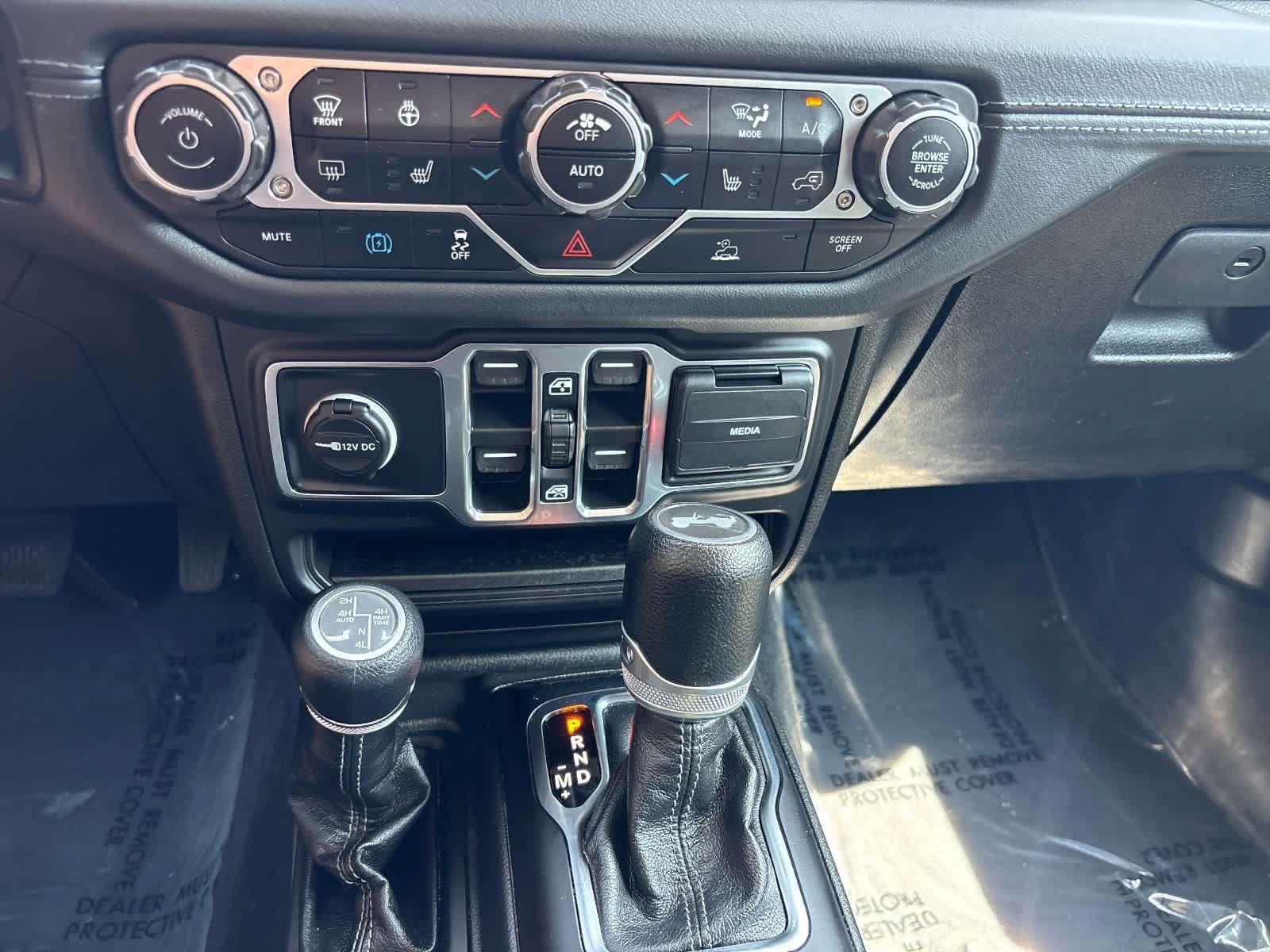 Used 2024 Jeep Wrangler Unlimited Sahara w/ Dual Top Group AWD/4WD image 26