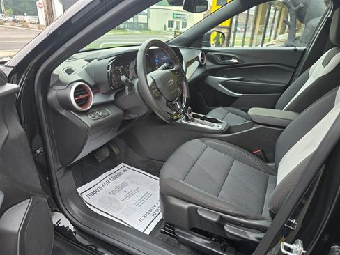 Used 2024 Chevrolet Trax RS w/ Driver Confidence Package FWD image 9