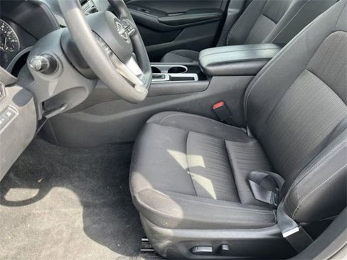 Used 2024 Nissan Altima 2.5 SV FWD image 10