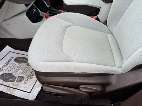 Used 2015 Jeep Renegade Latitude FWD image 22