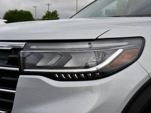 Used 2026 Ford Explorer Active AWD/4WD image 32
