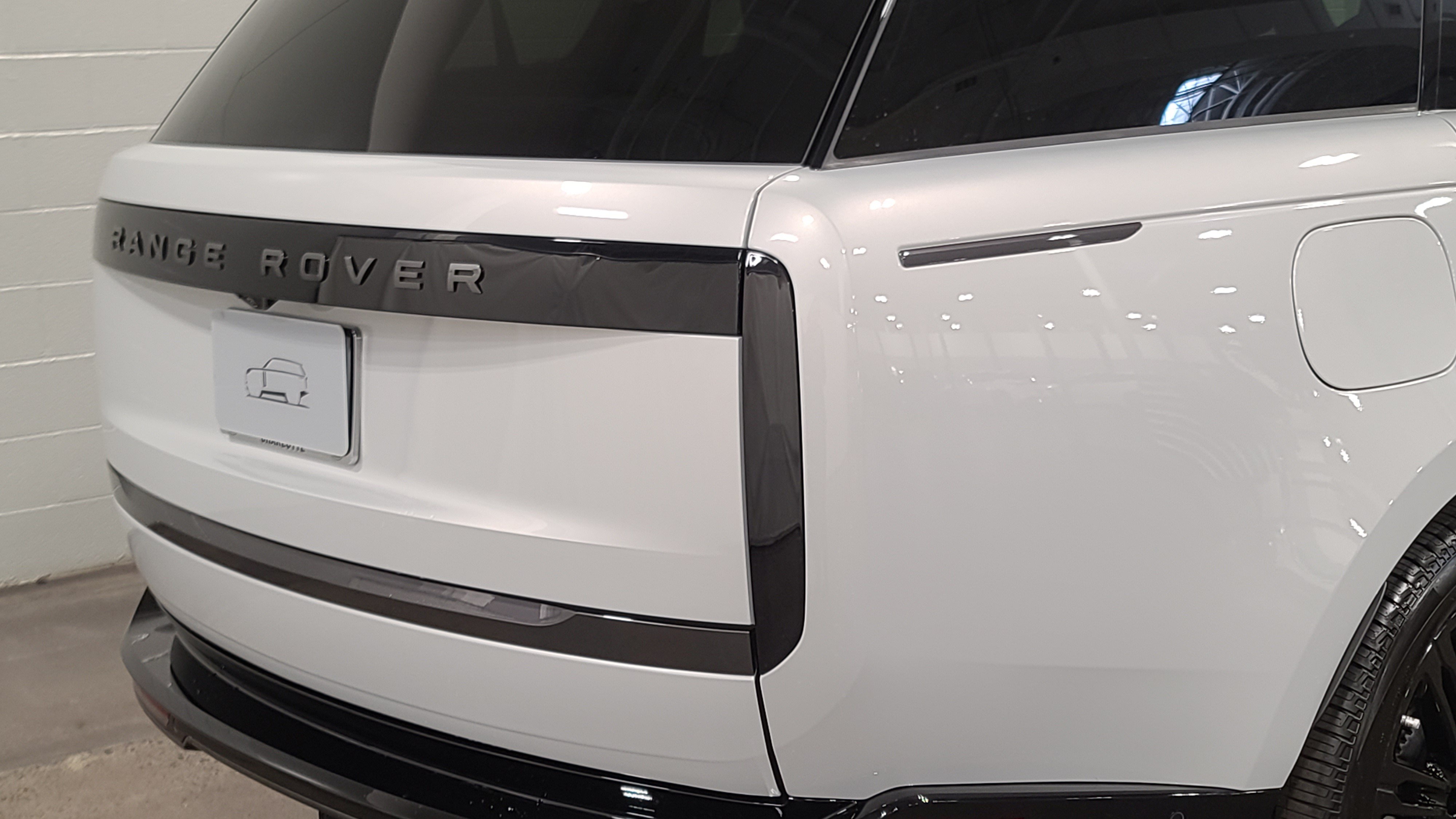New 2026 Land Rover Range Rover Long Wheelbase SE AWD/4WD image 18