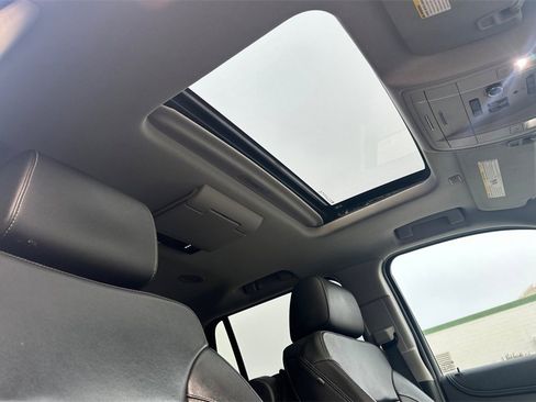 Used 2018 Chevrolet Tahoe LT image 17