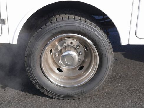 Used 2013 Ford F450 XL w/ Heavy Service Suspension Pkg image 11