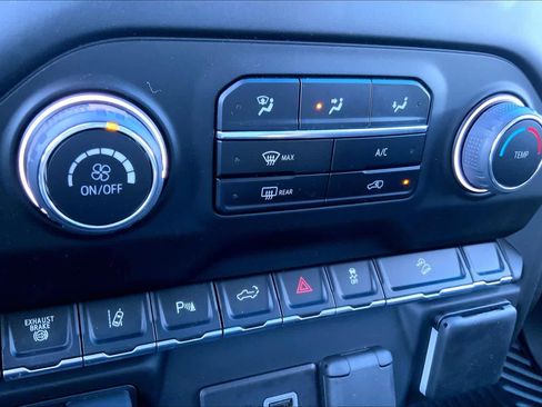 Used 2024 Chevrolet Silverado 2500 Custom w/ Custom Value Package image 33