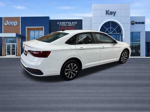 Used 2024 Volkswagen Jetta S image 7